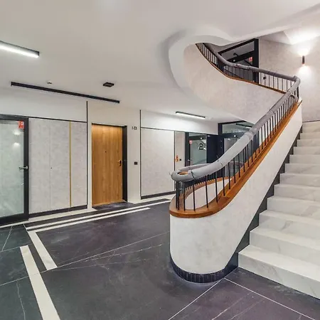 Plac Unii, Sun & Snow * גדינייה