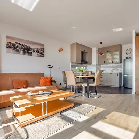 Plac Unii, Sun & Snow * גדינייה